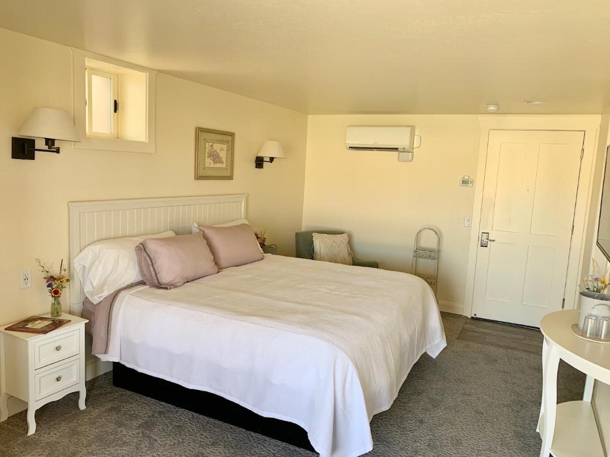 Annie'S Place Bed & Breakfast โบล์เดอร์ทาวน์ ภายนอก รูปภาพ